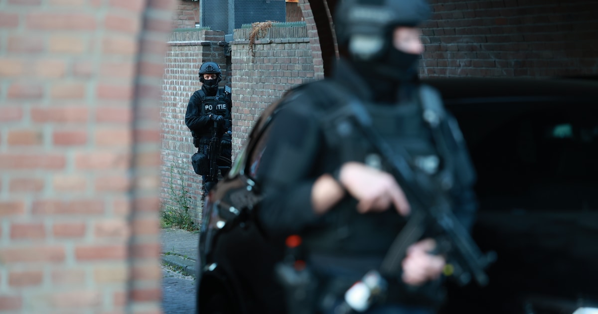 Honderden kilo’s drugs gevonden bij inval in woning Duindorp, negen verdachten aangehouden
