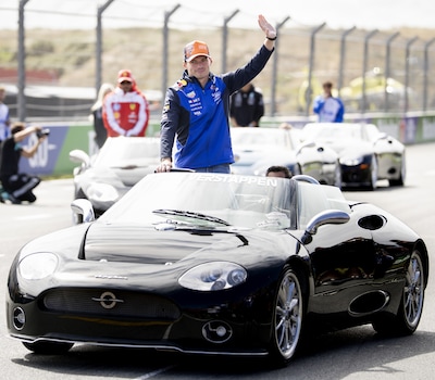Propvolle treinen brengen oranje massa naar Zandvoort, directeur Lammers schrijft open brief aan fans