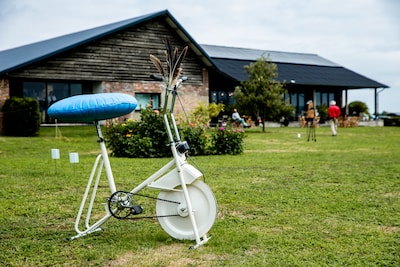 Maak hier maar kunst van: 50 makers verrast met mysterieuze doos vol kringloopspullen