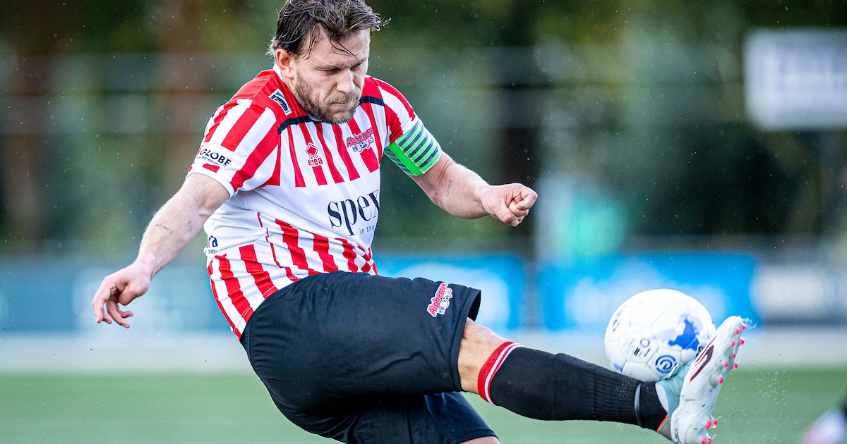 Assistent krijgt rood en doelpunt van eigen helft (met video): dit gebeurde er nog meer op de velden