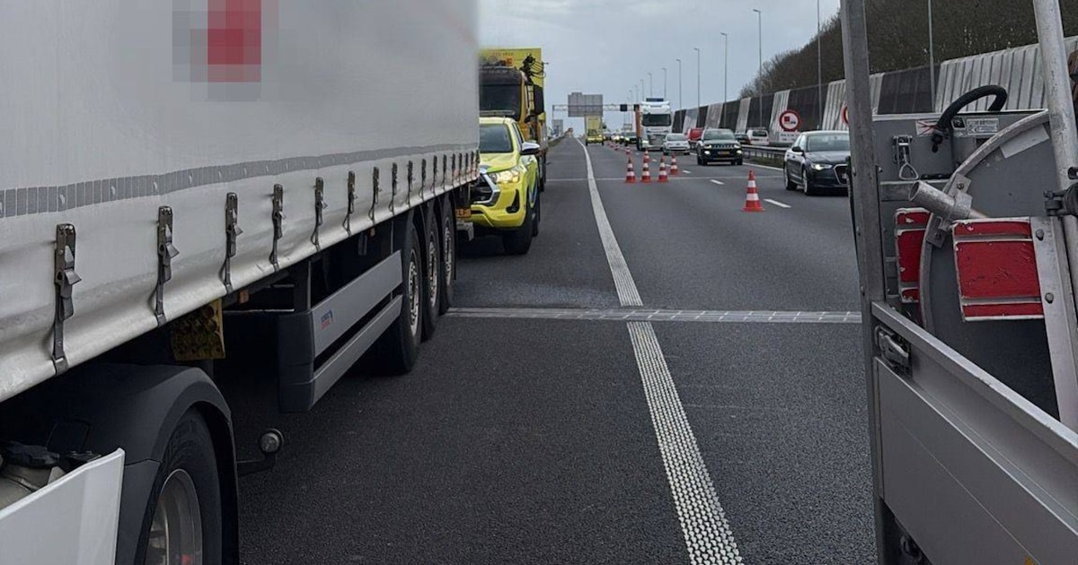 Vrachtwagen met pech zorgt voor vertraging op A15 richting Rotterdam