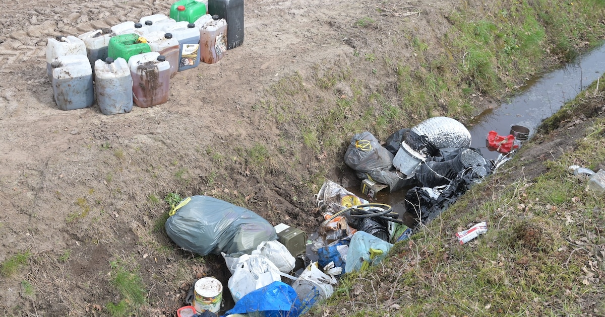 Dumping in sloot Wernhout: jerrycans en vaten met verdachte vloeistoffen, gebied afgesloten