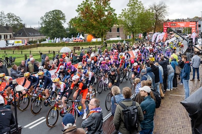 Eneco Tour finisht op de Zijpendaalseweg: ‘Arnhem laat je horen: rammelen op die borden!’