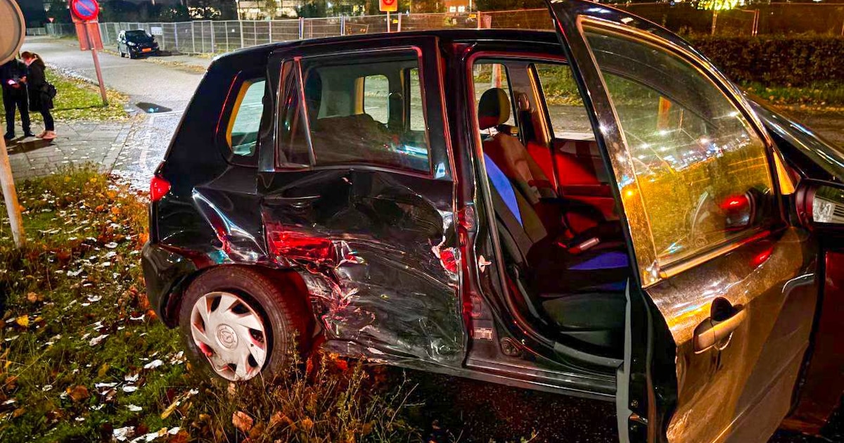Gewonde bij botsing op kruispunt in Almere
