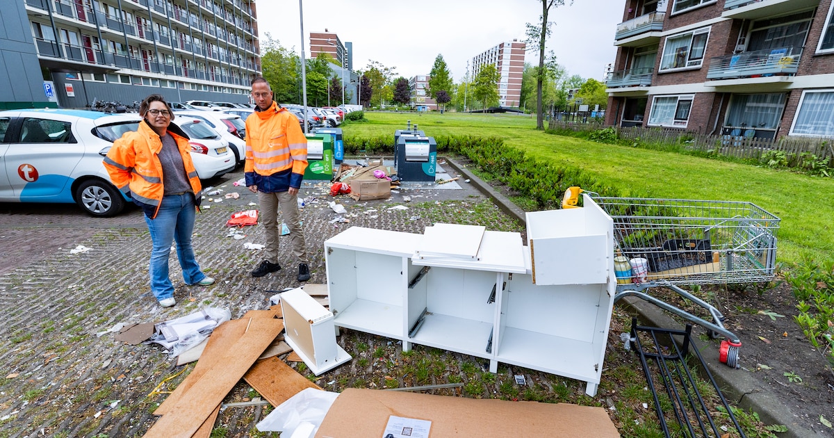 Natgeregende banken, kapotte kasten en winkelwagentjes: vuilnismannen betalen prijs voor jouw dumpaf