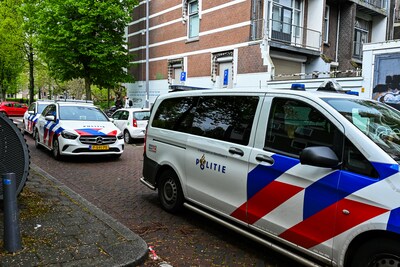 Man gewond na steekpartij in woning in Rotterdam-West, andere man aangehouden