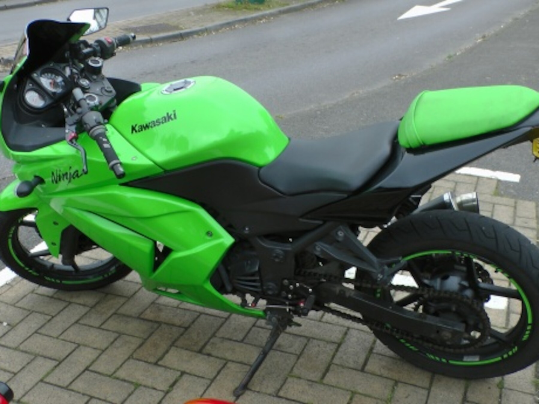Proefritje met Kawasaki eindigt in brutale vlucht naar Roemenië, Nederlandse dealer spoort dief (19) op