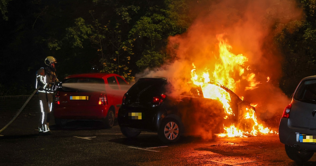 Auto brandt uit op parkeerplaats in Zeist