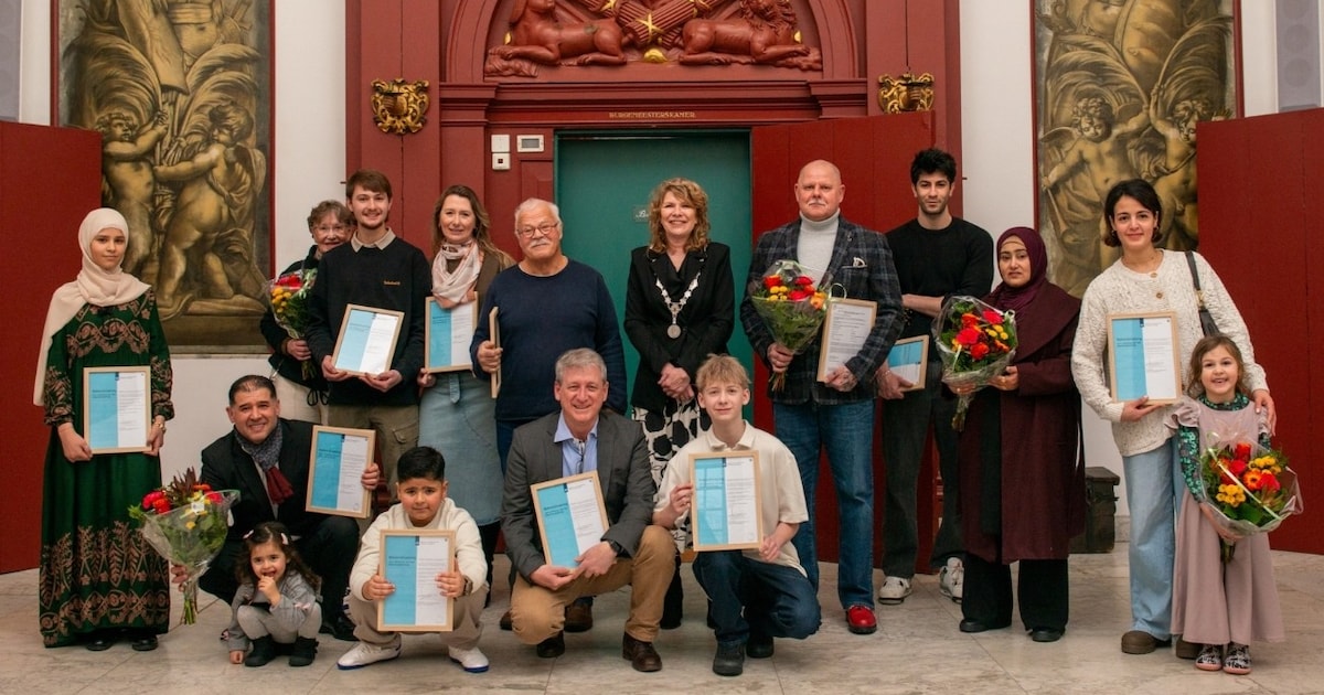 Meerdere inwoners van Enkhuizen ontvangen op stadhuis Nederlandse nationaliteit