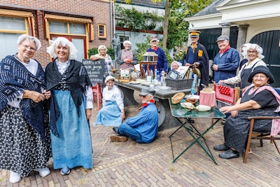 Marianne (79) vreesde het einde van haar vishal, maar nu staan de blauwe schorten alweer klaar