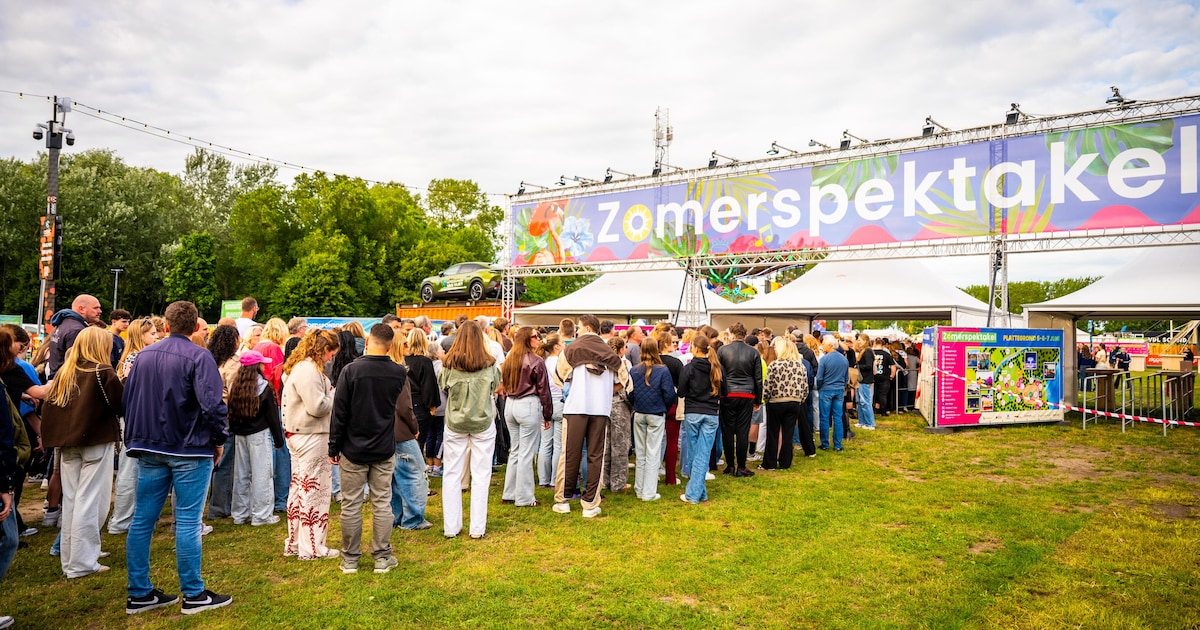 Festivalterrein stroomt vol: lange rij bij ingang, Mart Hoogkamer treedt straks op
