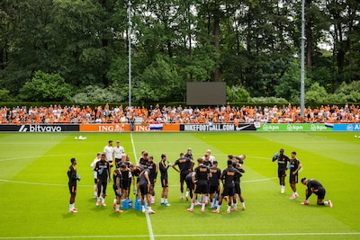 Meer bevoegdheden voor VAR en tijdens iedere helft drie minuten pauze: dit zijn de nieuwe spelregels voor het WK