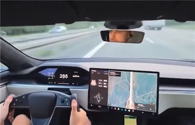 Dit gebeurt er wanneer je een klapband krijgt als je 286 kilometer per uur rijdt