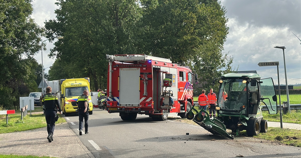 Ernstig gewonde nadat auto op boom botst in 2e Exloërmond, traumahelikopter uitgerukt