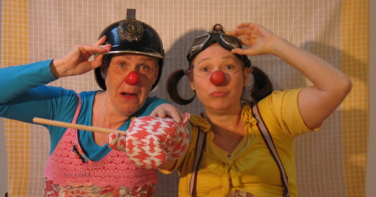 Clowns Koos en Saar geven voorstelling in Dieren