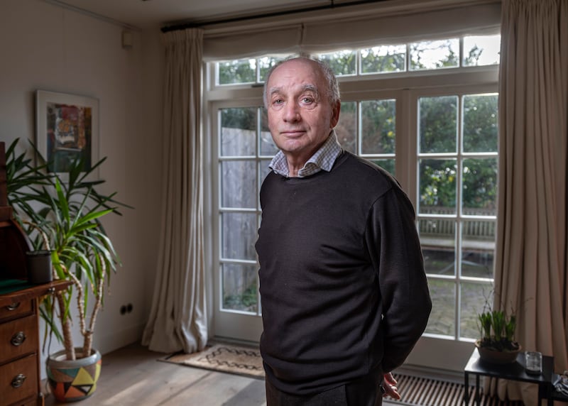 Roel Coutinho solliciteerde in 1977 bij de GGD: ‘Vrienden verklaarden me voor gek. Hoe kon ik mijn leven vergooien aan zoiets saais’