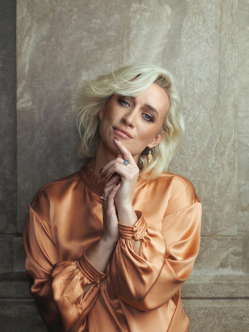 Enzo Knol viert liefdeslustrum en Eva Jinek laat eindelijk haar Dexter zien  | Show | AD.nl