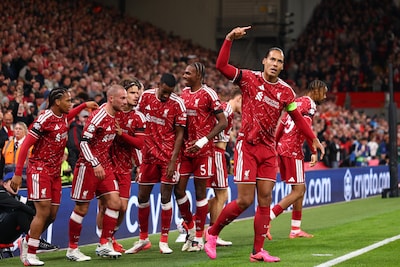 Nederlanders van Liverpool boeken kostbare zege op Atlético Madrid in vermakelijk duel