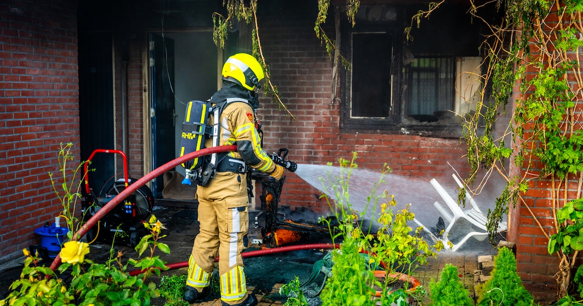 Brand zorgt voor flinke schade in Hazerswoude, meerdere huizen ontruimd