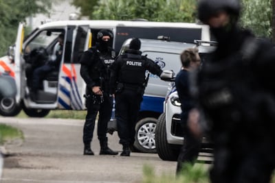 LIVE Overasselt | Auto van mogelijke ‘nepbeveiliger’ weggesleept • Burgemeester sluit huis • Bewoner