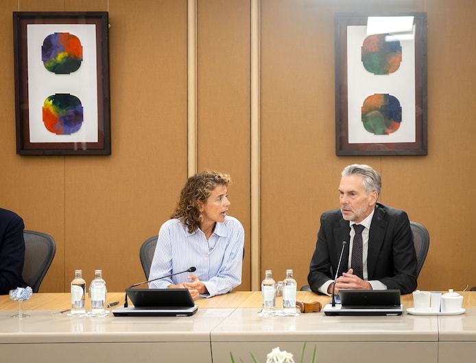 sophie-hermans-demissionair-minister-van-klimaat-en-groene-groei-en-demissionair-premier-dick-schoof-aan-het-begin-van-de-ministerraad