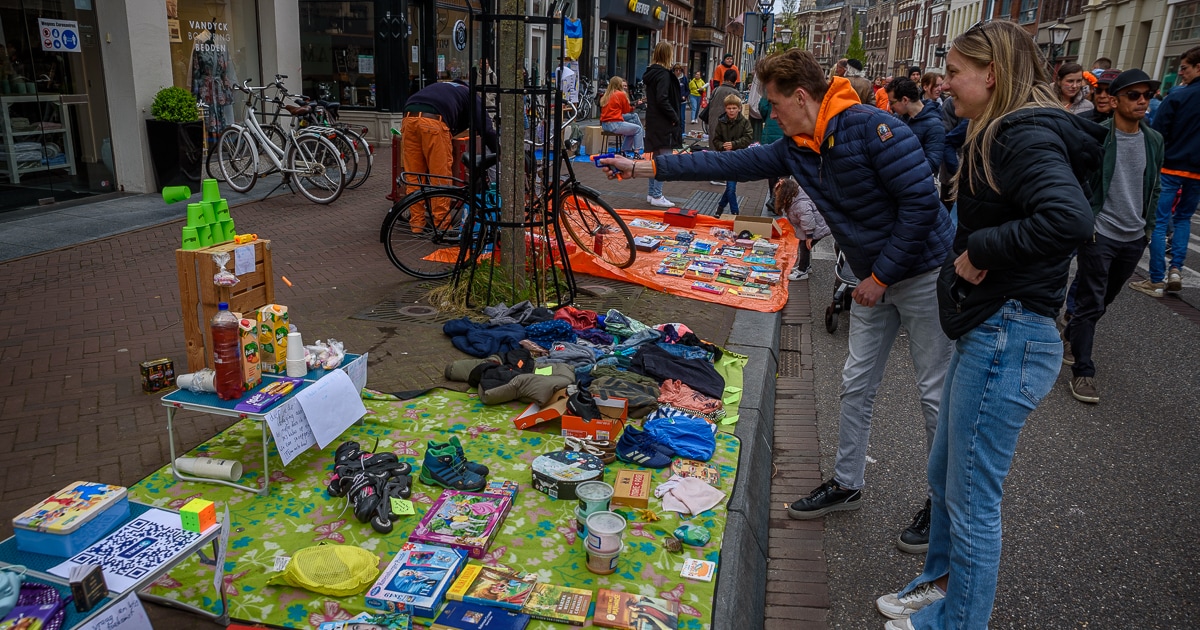 Vrijmarkt in Leiden: hier (ver)koop je spullen op Koningsdag 2026
