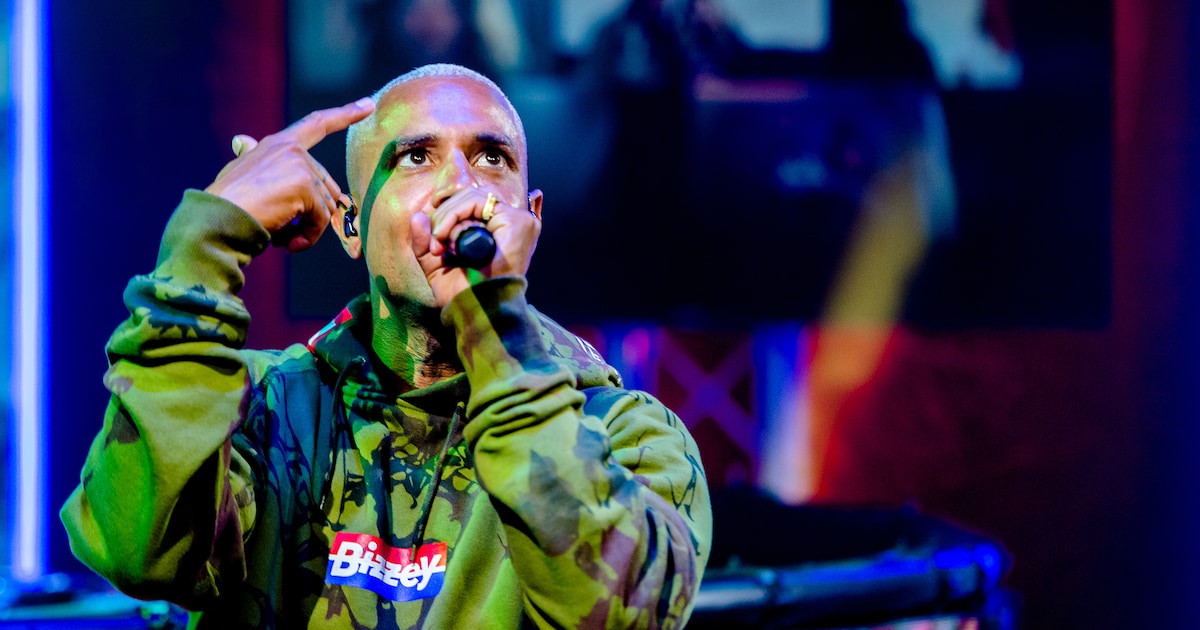 Bizzey haalt hashtag weg, maar is nog steeds tegen coronabeleid | Show ...