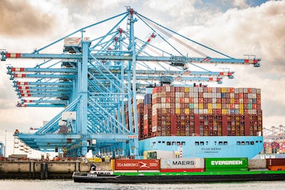 Opinie: ‘Kies een Rotterdamse haven van de toekomst’