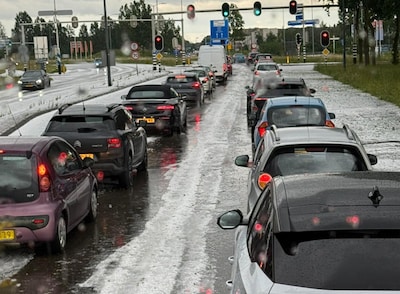 Noodweer treft Brabant: flinke hagelbuien op A59, bliksem slaat in op daken