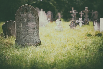 Graven worden geruimd, plek voor 200 nieuwe graven in Markelo