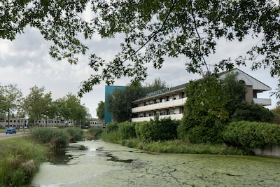 Veelbesproken hotel van schimmel en illegaal sekswerk in Den Bosch is voor miljoenen euro’s verkocht
