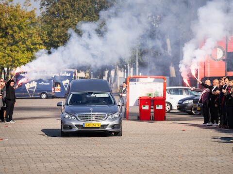 Grote belangstelling bij het eerbetoon voor de omgekomen havenmedewerker.