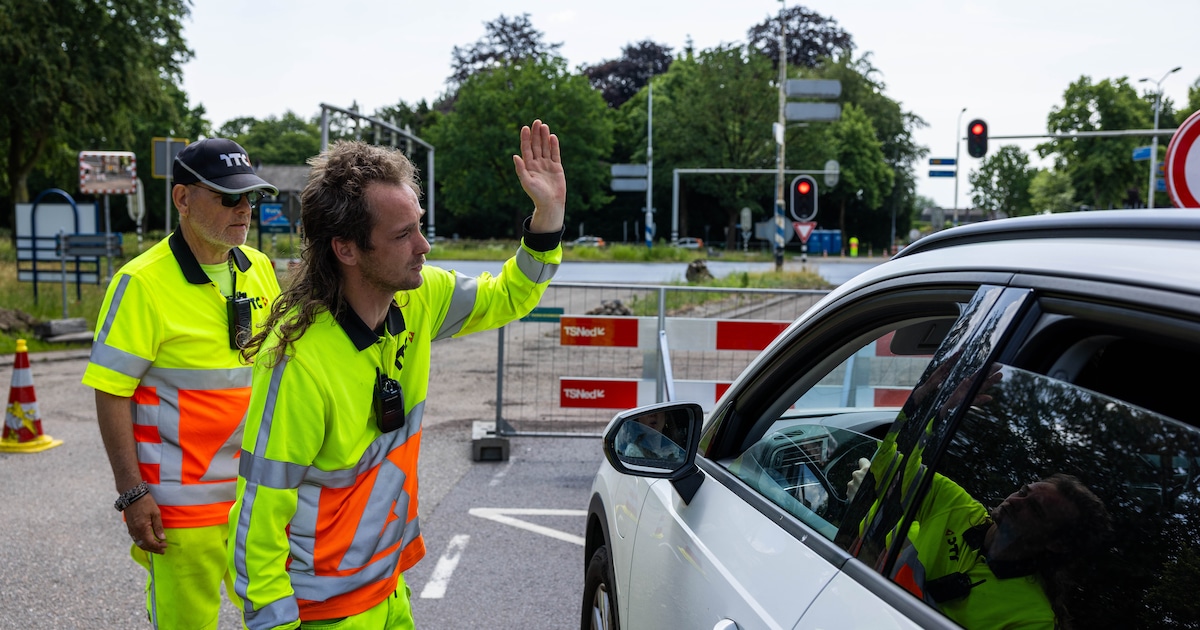 Inwoners slaan alarm over verkeerslichten op N65: auto’s en fietsers tegelijk groen, bijna-ongeluk m
