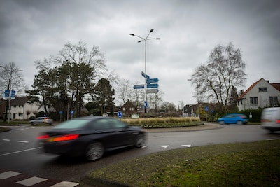 Rotonde bij Lidl in Oirschot wordt eindelijk aangepakt: raad trekt 650.000 euro extra uit