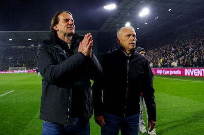 Treurig einde voor Vitesse: supporters gooien vuurwerk richting Cambuur-fans, wedstrijd gestaakt en 