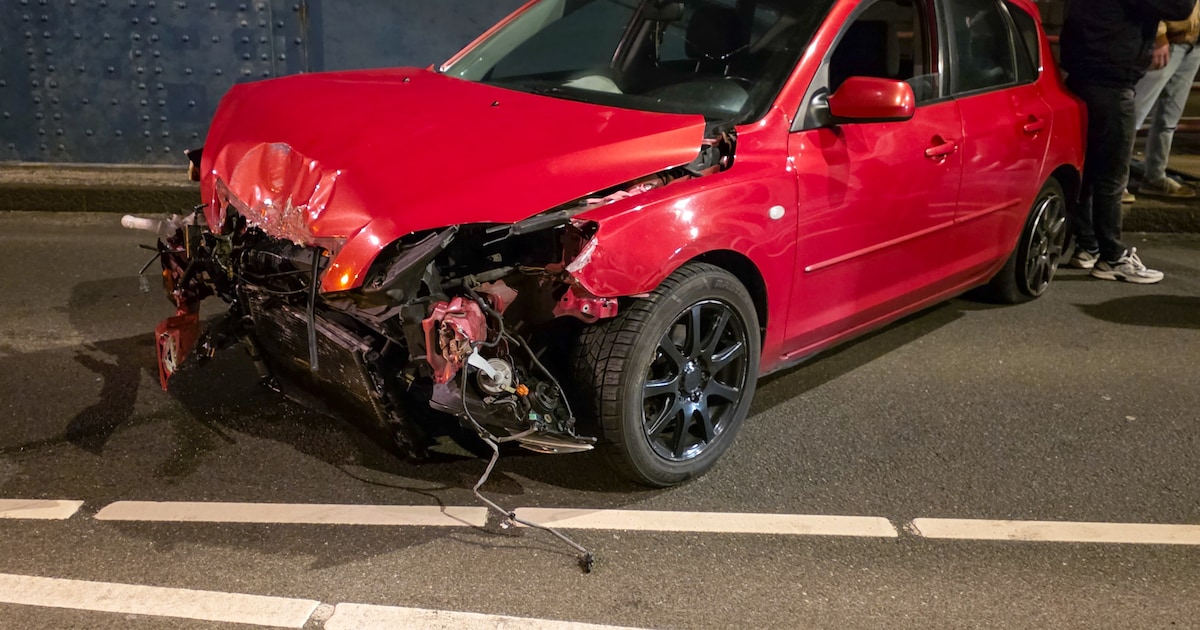 Eenzijdig ongeval op Hugo de Grootlaan in Dordrecht: brug naar Zwijndrecht afgesloten