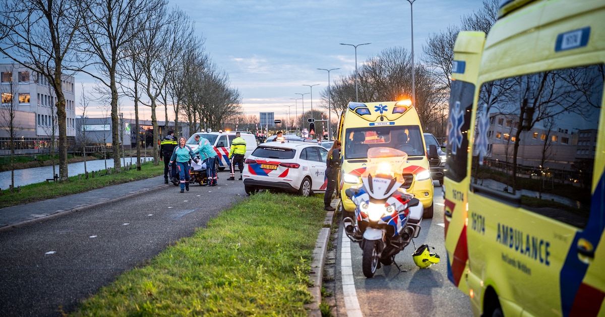 Twee gewonden bij kop-staartbotsing in Alphen aan den Rijn