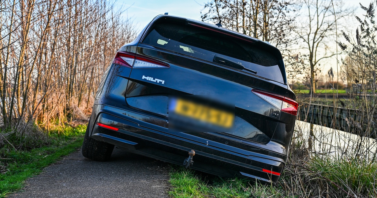 Automobilist volgt navigatie en kan geen kant meer op in Boskoop