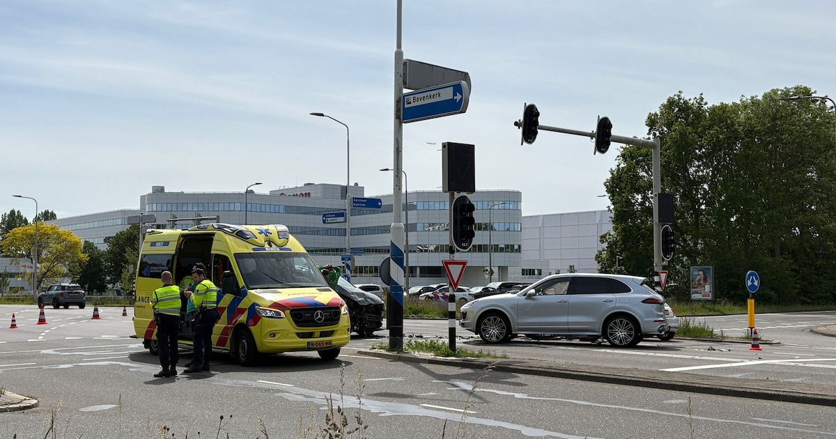 Gewonde bij aanrijding op kruising Beneluxbaan en Bovenkerkerweg in Amstelveen