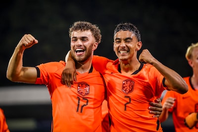 Jong Oranje grijpt laatste strohalm en mag na ruime zege op Bosnië én late goal Noorwegen blijven hopen op EK