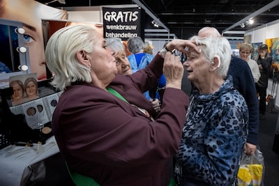 Pen, pepermunt en een boodschap voor op het toilet: Senioren Expo trekt duizenden 50-plussers