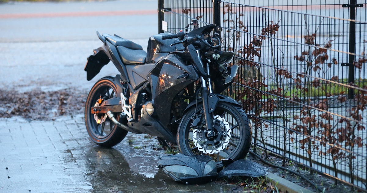 Motorrijder gewond bij botsing met vrachtwagen in Woudenberg