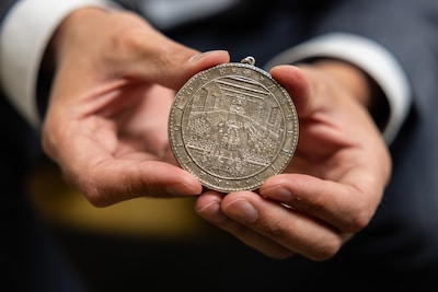 Zeldzaam stukje Dordtse en vaderlandse geschiedenis gaat onder de hamer: ‘Hiervan zijn er maar honderd gemaakt’