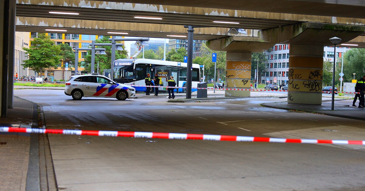 Politie onderzoekt schietpartij bij station Lelylaan in Amsterdam-West