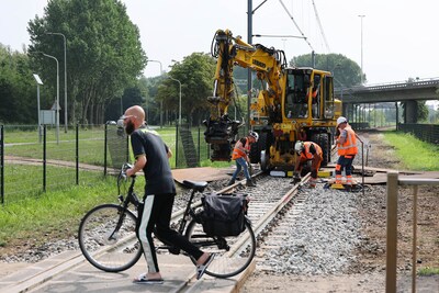 Nog even werken aan het spoor, zondag rijden er weer treinen op de MerwedeLingelijn