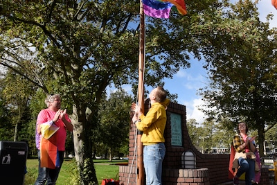 Regenboogvlag tot drie keer toe weggehaald