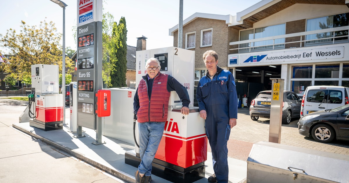 Garagehouder Eef (73) stopt na 34 jaar aan de pomp: ‘In mijn hoofd hoor ik nog steeds het belletje’