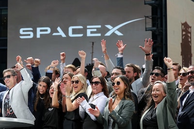 SpaceX shares slide further: falling below IPO price for the first time
