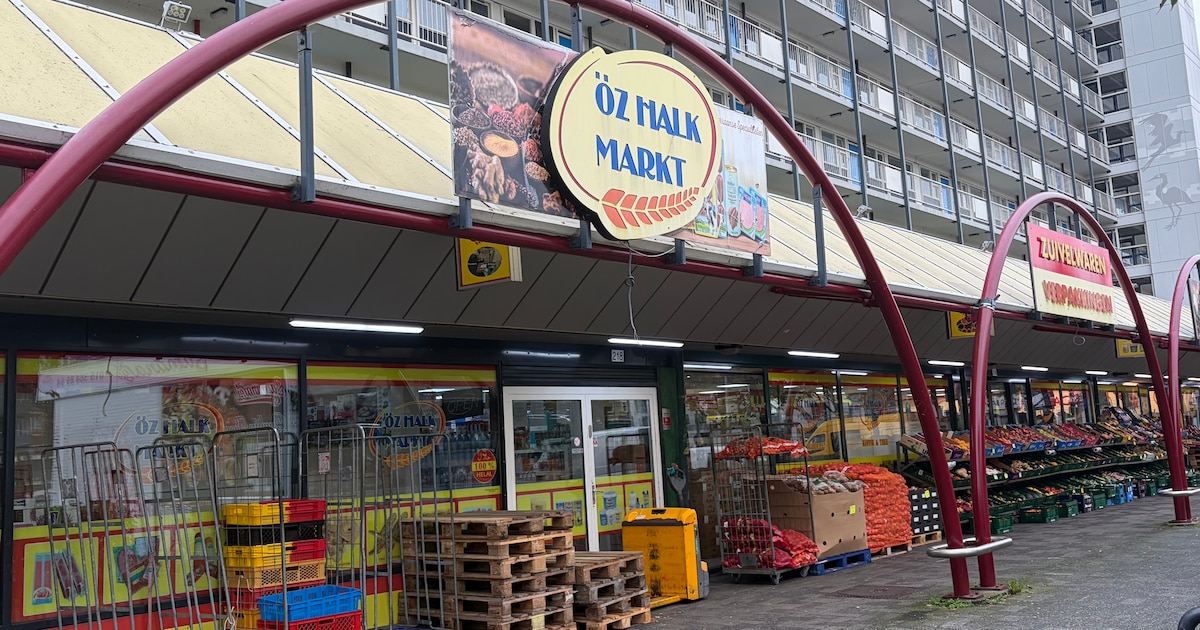 Turkse supermarkt Öz Halk Markt verhuist naar de overkant
