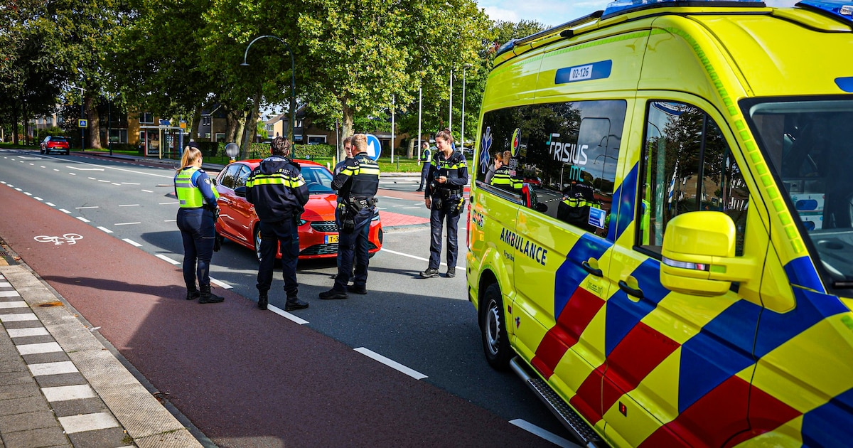 Bestuurder auto (22) aangehouden na botsing met fietser voor het ziekenhuis in Drachten